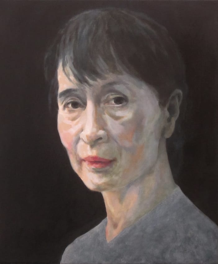 Reputation 9 Realistisch olieverf portret van vrouw met opgestoken zwart haar tegen donkerblauwe achtergrond.